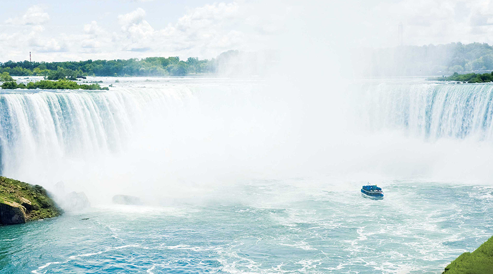 https://d3r8gwkgo0io6y.cloudfront.net/upload/maid of the mist 3.jpg